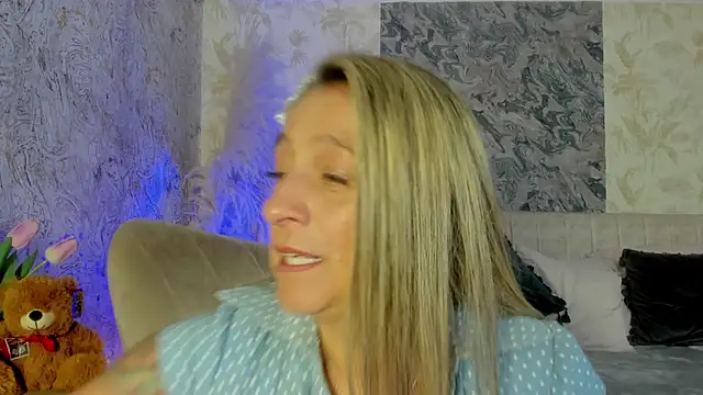 Liannaa  online show from 10/08/25, 11:46