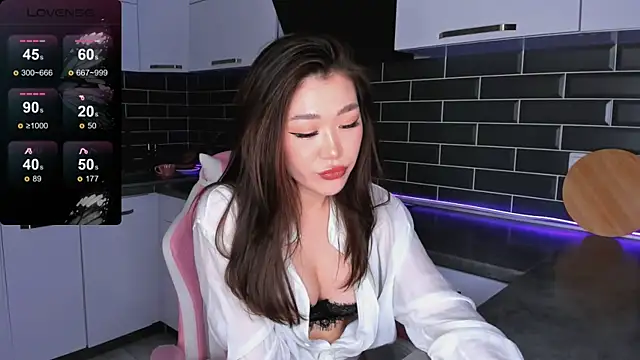 ShaiyaMinn3 online show from 10/18/25, 06:52