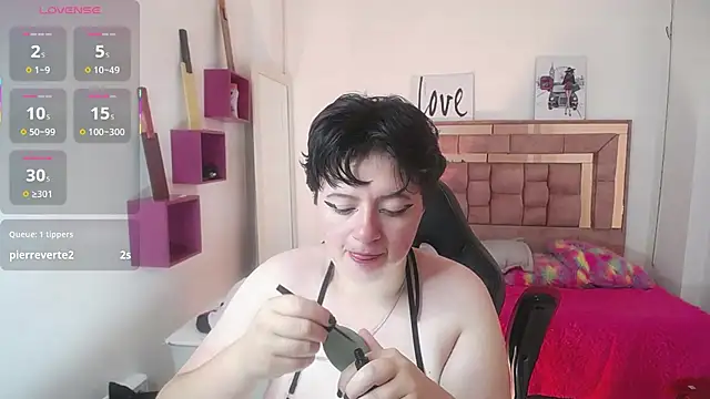 Snapshot of safyka chatting on 09/19/25, 11:38 safyka online show from 09/19/25, 11:38