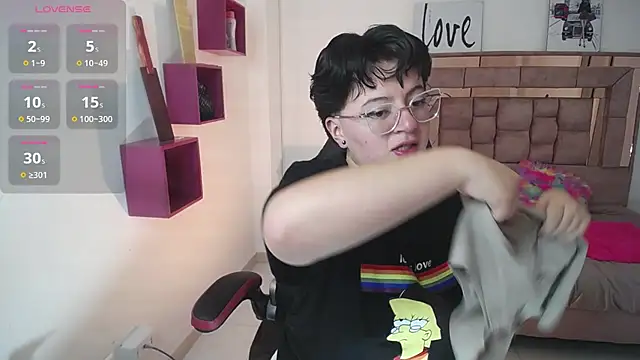 Snapshot of safyka chatting on 09/24/25, 12:58 safyka online show from 09/24/25, 12:58