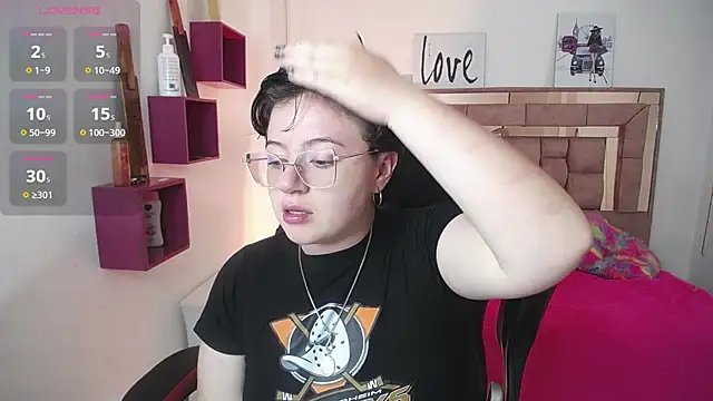 Snapshot of safyka chatting on 11/05/25, 01:38 safyka online show from 11/05/25, 01:38