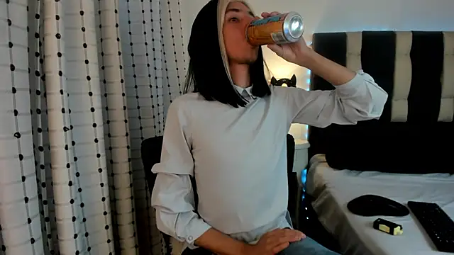 loverisu-coral online show from 12/19/25, 10:06