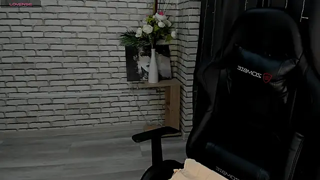 Snapshot of Selena_Sharp chatting on 03/14/25, 12:54 Selena Sharp online show from 03/14/25, 12:54