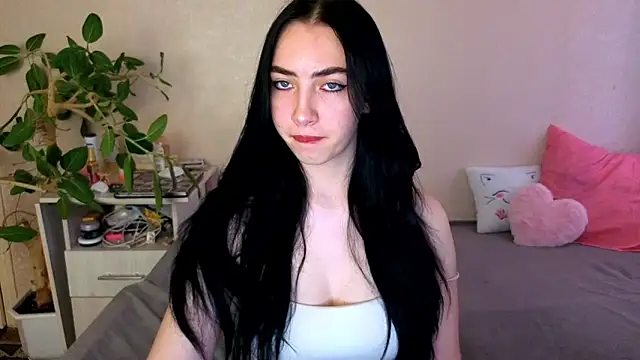 WildKittenX  online show from 06/15/26, 04:04