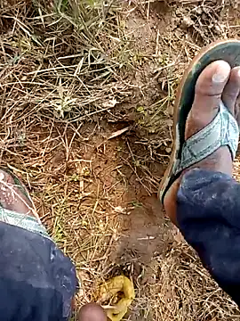 Snapshot of deshiwife26 chatting on 12/20/25, 05:03 deshiwife26 online show from 12/20/25, 05:03