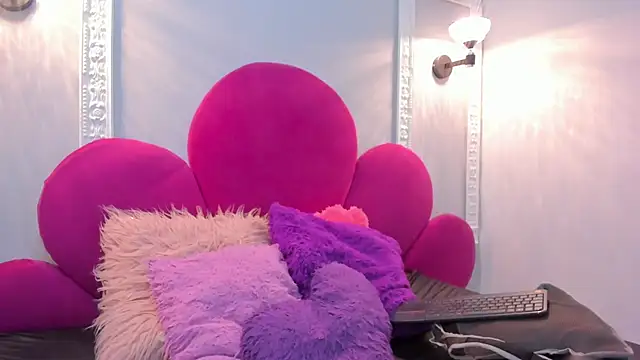 Bonniie 22 online show from 10/17/25, 05:15