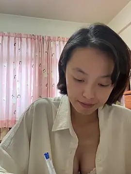 Snapshot of ladypaggy chatting on 12/14/25, 05:46 ladypaggy online show from 12/14/25, 05:46