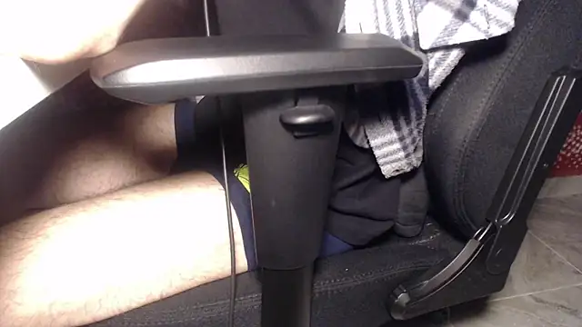 Snapshot of GreekDaddyNickOfficial chatting on 03/18/25, 08:37 GreekDaddyNickOfficial online show from 03/18/25, 08:37