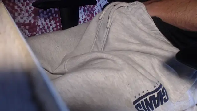 Snapshot of GreekDaddyNickOfficial chatting on 09/29/25, 04:28 GreekDaddyNickOfficial online show from 09/29/25, 04:28