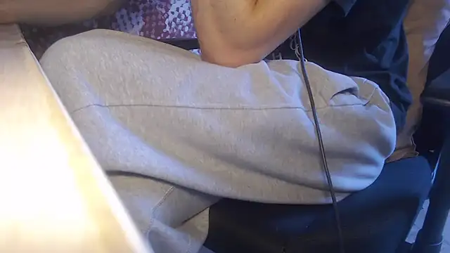 Snapshot of GreekDaddyNickOfficial chatting on 11/04/25, 08:13 GreekDaddyNickOfficial online show from 11/04/25, 08:13