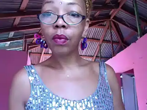 Ladyzee25 online show from 12/05/25, 01:31