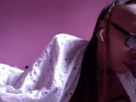 Ladyzee25 online show from 02/24/26, 06:39