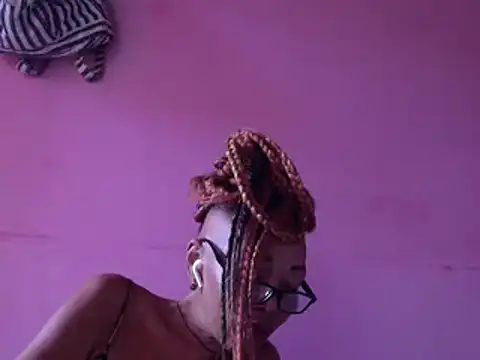 Ladyzee25 online show from 04/06/26, 08:10