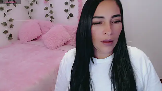 Snapshot of luna_lgomez_ chatting on 03/01/25, 10:34 luna lgomez online show from 03/01/25, 10:34