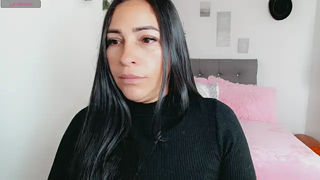 luna lgomez  online show from 02/10/26, 12:09