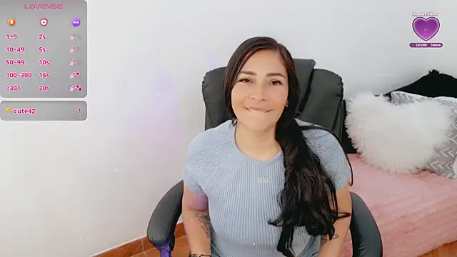 luna lgomez  online show from 04/01/26, 01:41