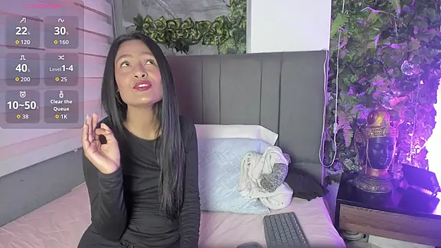 Fernanda liie  online show from 12/05/25, 12:36