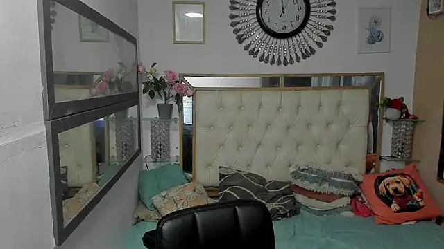 heiker  online show from 10/18/25, 02:36