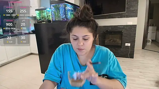 Snapshot of Layla- chatting on 10/11/25, 11:20 Layla- online show from 10/11/25, 11:20