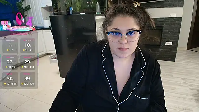 Snapshot of Layla- chatting on 11/14/25, 10:25 Layla- online show from 11/14/25, 10:25