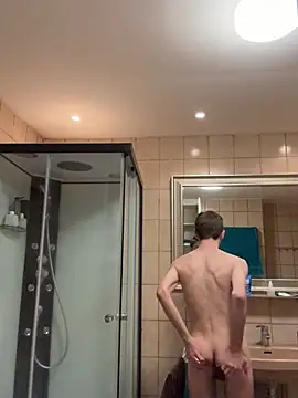 Snapshot of xy_monkeyBigCock chatting on 03/17/25, 11:54 xy monkeyBigCock online show from 03/17/25, 11:54