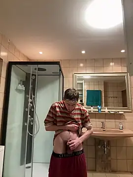 Snapshot of xy_monkeyBigCock chatting on 03/18/25, 10:37 xy monkeyBigCock online show from 03/18/25, 10:37