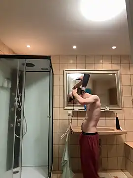 Snapshot of xy_monkeyBigCock chatting on 10/13/25, 10:32 xy monkeyBigCock online show from 10/13/25, 10:32