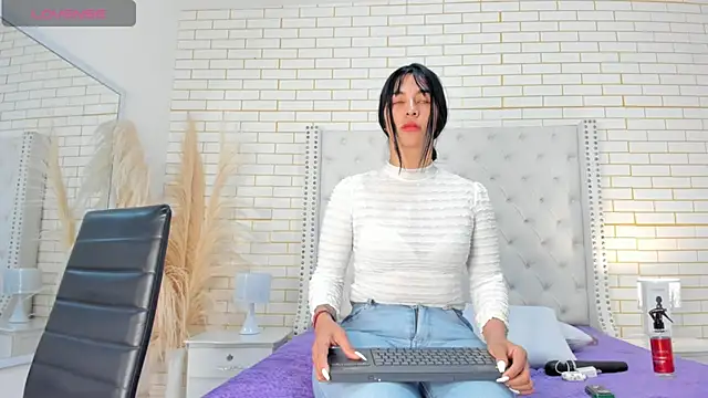 Emilly wilson  online show from 11/22/25, 11:42