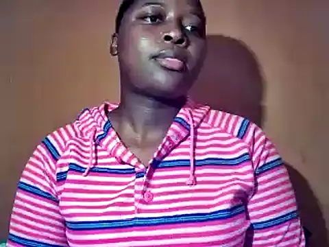 Snapshot of sexyhips2001 chatting on 10/20/25, 07:36 sexyhips2001 online show from 10/20/25, 07:36