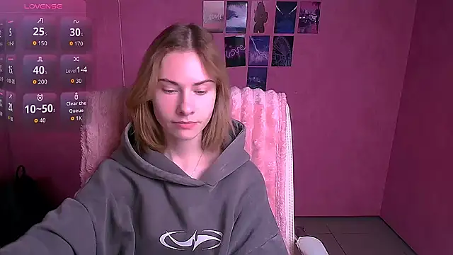 Snapshot of Fiona_Night chatting on 02/23/26, 06:33 Fiona Night online show from 02/23/26, 06:33