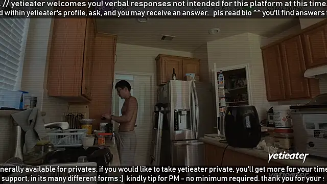 Snapshot of yetieater chatting on 06/22/26, 03:31 yetieater online show from 06/22/26, 03:31
