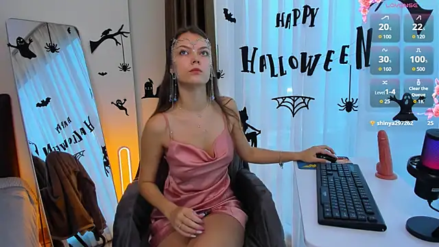 Snapshot of Alice_neon chatting on 10/30/25, 12:34 Alice neon online show from 10/30/25, 12:34