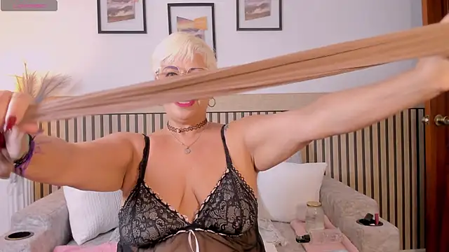 Snapshot of Lucy_Milf_68 chatting on 04/01/26, 10:49 Lucy Milf 68 online show from 04/01/26, 10:49