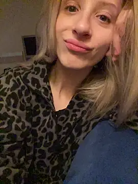 amorearte m online show from 12/15/25, 06:06