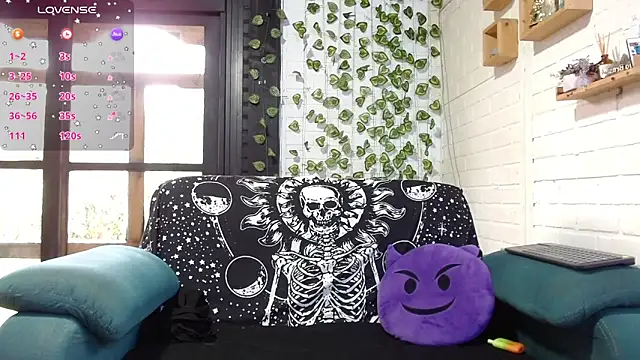 LiraSonnett online show from 09/15/25, 09:04