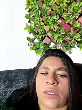 sofia 23x online show from 10/10/25, 12:48