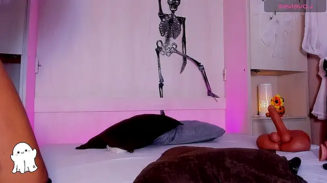 BeverlySteel online show from 10/08/25, 04:21