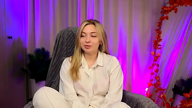 christie luv online show from 11/15/25, 02:24