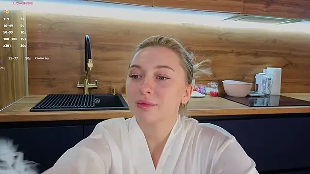 christie luv online show from 01/15/26, 01:37