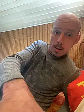 Snapshot of Mac_ThunderCock chatting on 03/01/25, 03:05 Mac ThunderCock online show from 03/01/25, 03:05