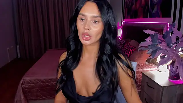 DanaSincere online show from 11/19/25, 04:45