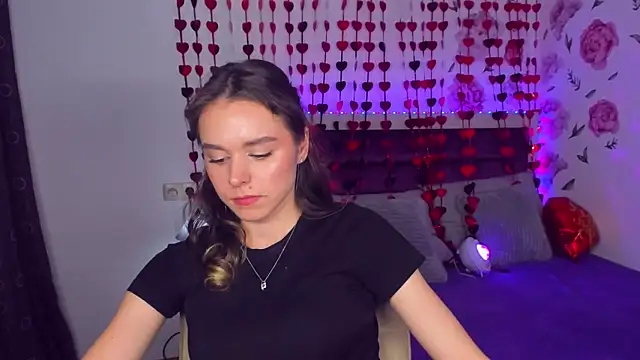 EmelyMason online show from 03/04/26, 10:54