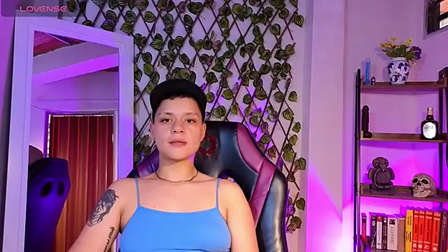 Snapshot of demimoore222 chatting on 03/04/25, 07:32 demimoore222 online show from 03/04/25, 07:32