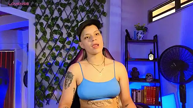 Snapshot of demimoore222 chatting on 03/06/25, 07:43 demimoore222 online show from 03/06/25, 07:43