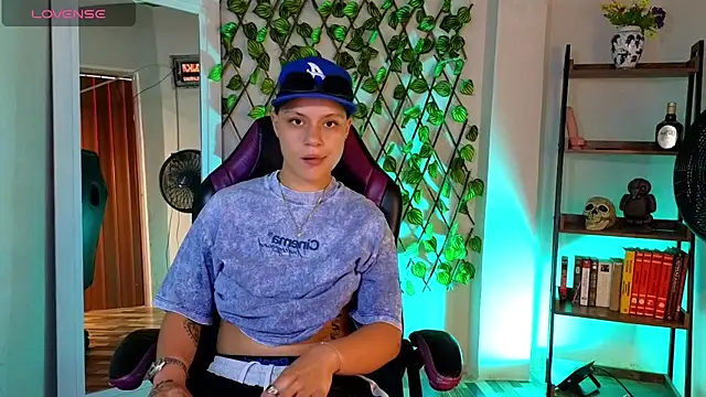 Snapshot of demimoore222 chatting on 03/17/25, 09:02 demimoore222 online show from 03/17/25, 09:02