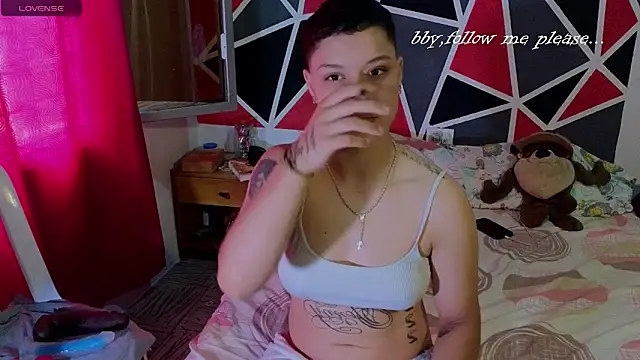 Snapshot of demimoore222 chatting on 10/11/25, 04:05 demimoore222 online show from 10/11/25, 04:05