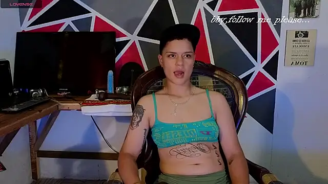 Snapshot of demimoore222 chatting on 10/14/25, 10:21 demimoore222 online show from 10/14/25, 10:21