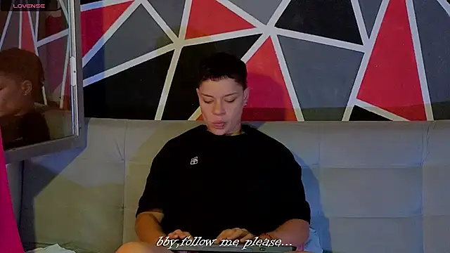 Snapshot of demimoore222 chatting on 10/21/25, 12:39 demimoore222 online show from 10/21/25, 12:39