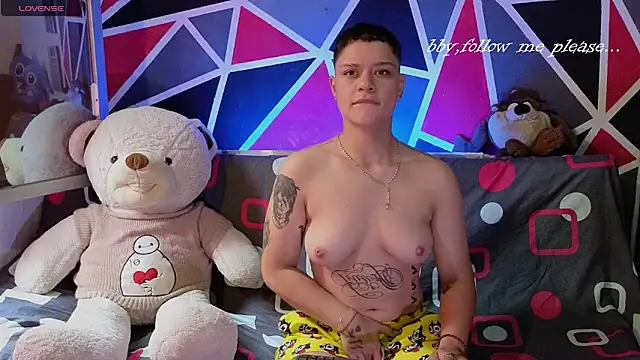 Snapshot of demimoore222 chatting on 11/20/25, 05:12 demimoore222 online show from 11/20/25, 05:12