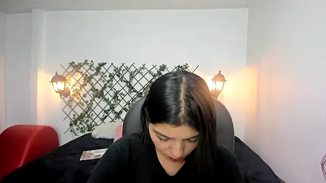 Snapshot of issa__nassar chatting on 11/06/25, 01:34 issa nassar online show from 11/06/25, 01:34